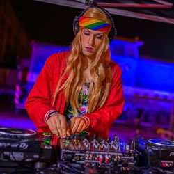 Interview mit Lara Liqueur